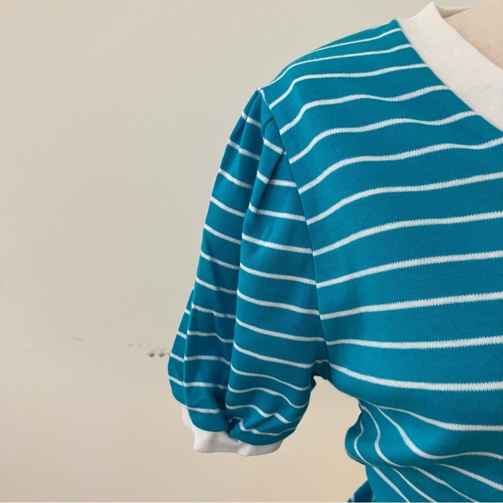 VTG 90s Women’s Striped V-neck Tennis Tshirt Preppy Sz. M Teal White Puff Sleeve - Picture 2 of 5